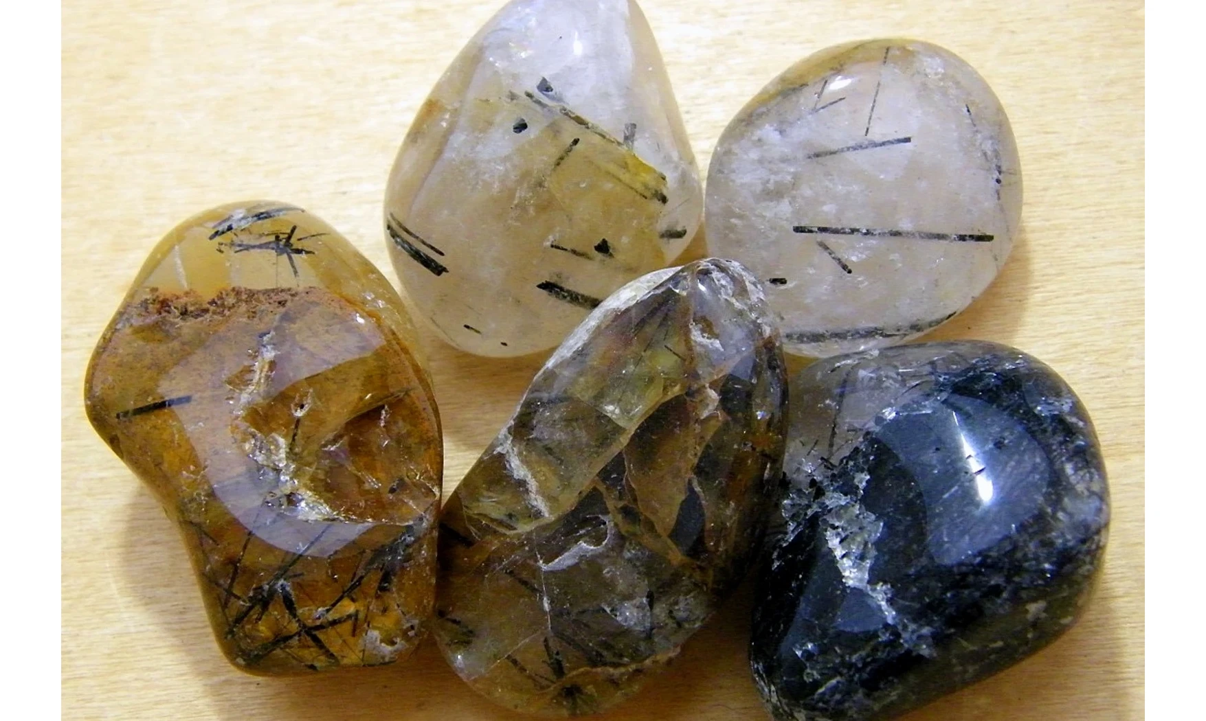 Cristal Quartz Tourmaline pierre roulée