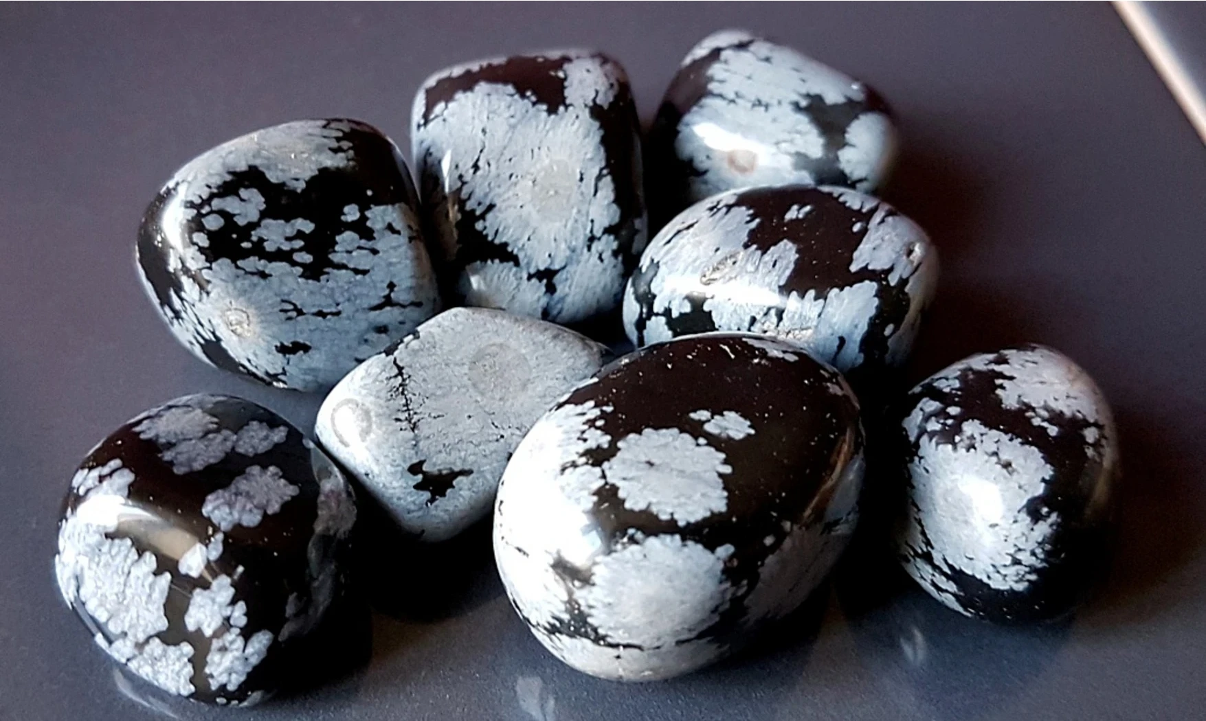 Obsidienne neige pierre roulée
