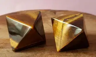 Octaèdre Oeil de Tigre pierre