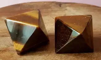 Octaèdre Oeil de Tigre pierre
