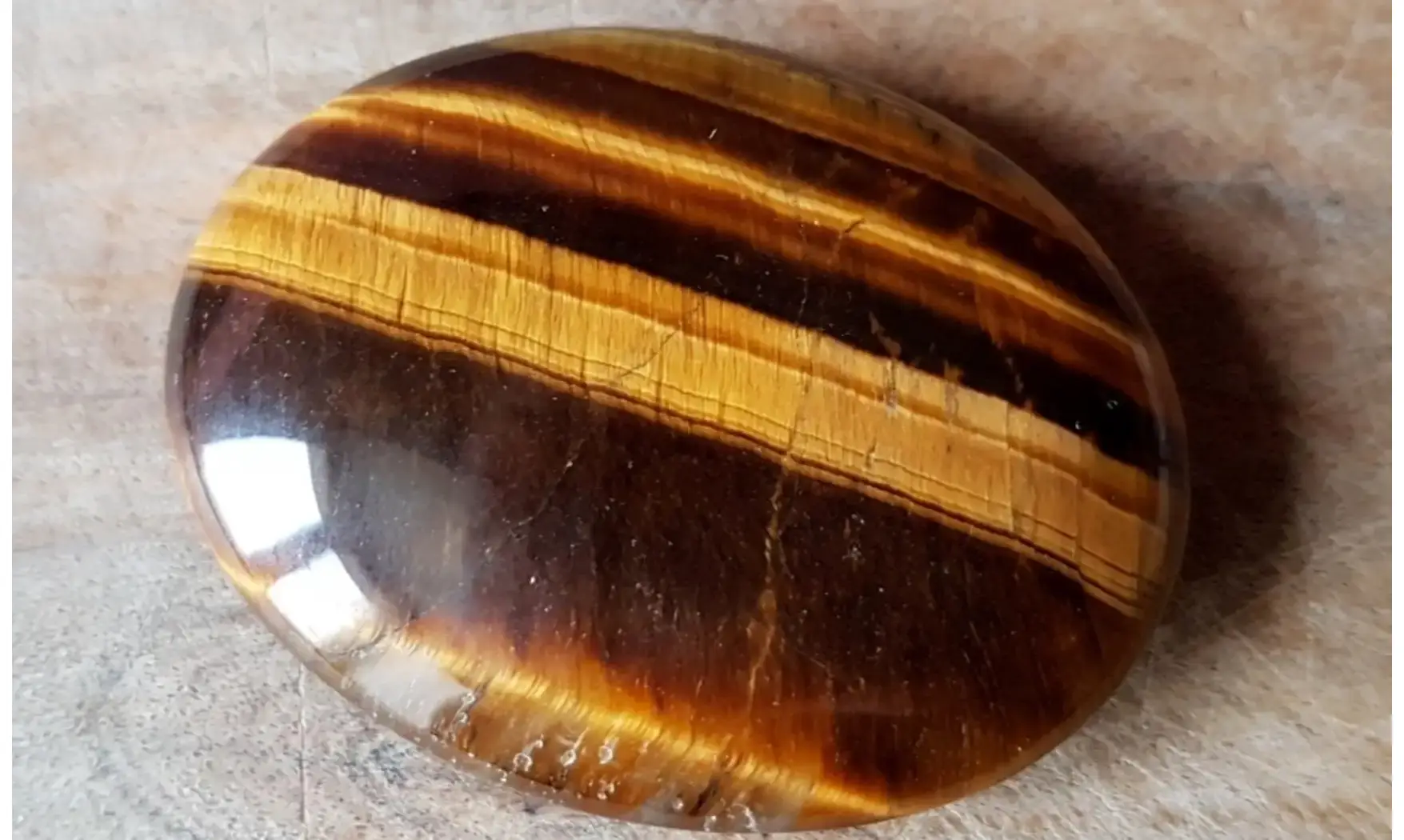 Oeil de Tigre Galet pierre plate