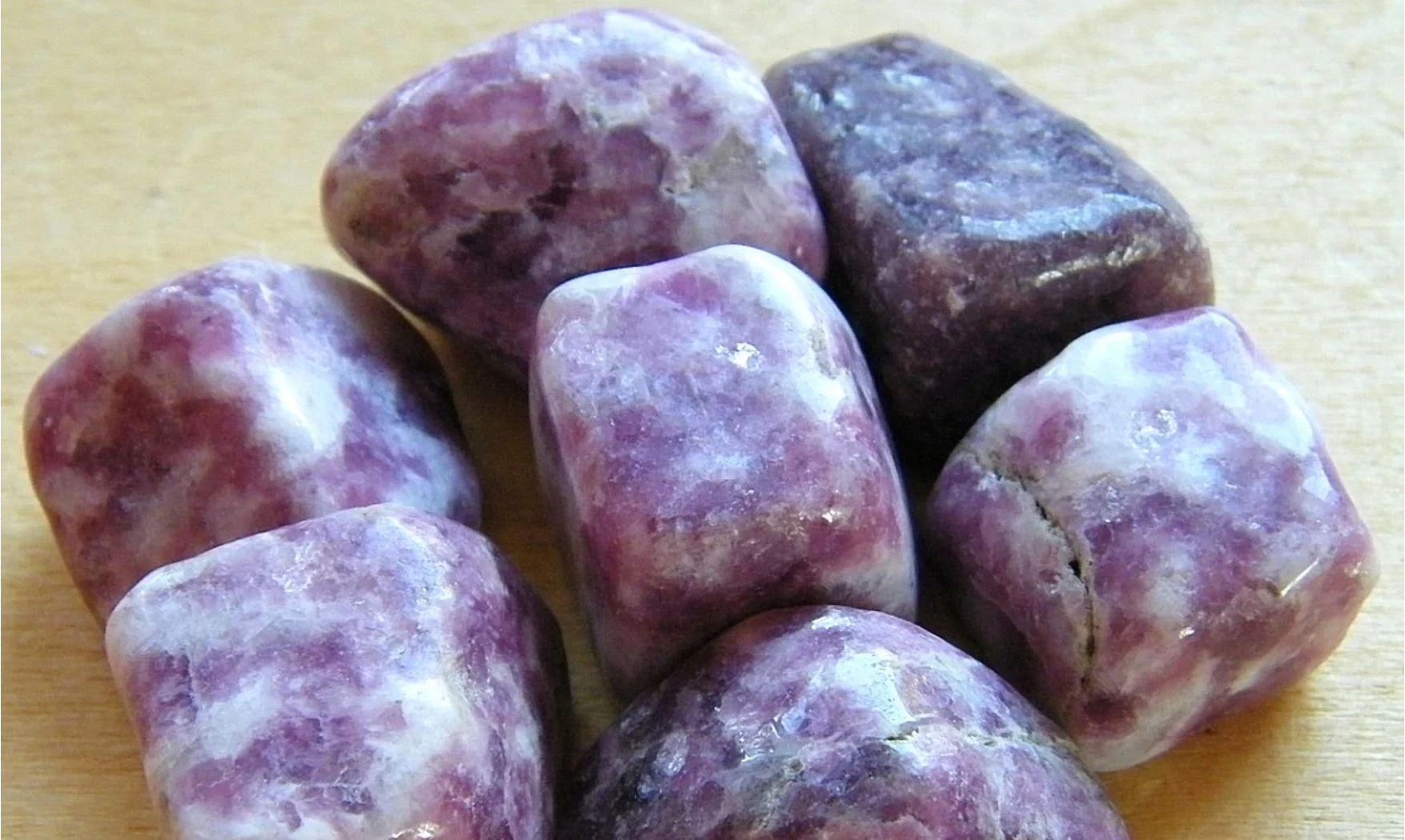 Lépidolite violette pierre roulée