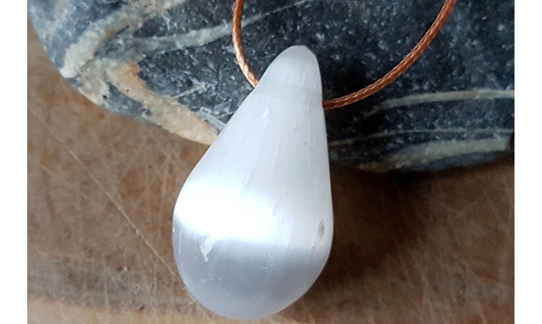 Sélénite pierre percée pendentif