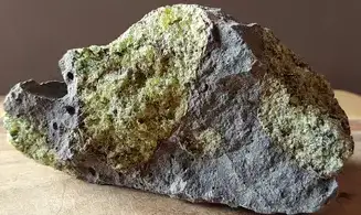 Péridot 7 Pierre Brute