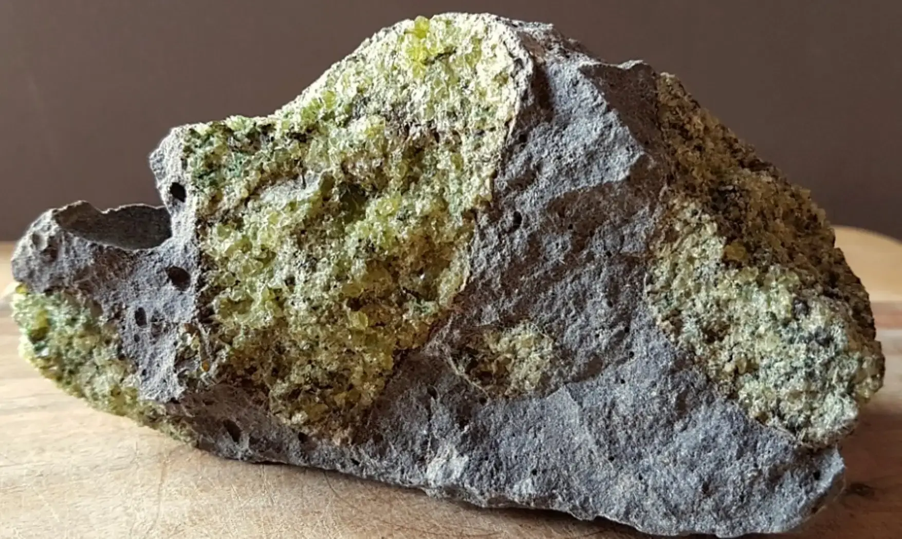 Péridot 7 Pierre Brute