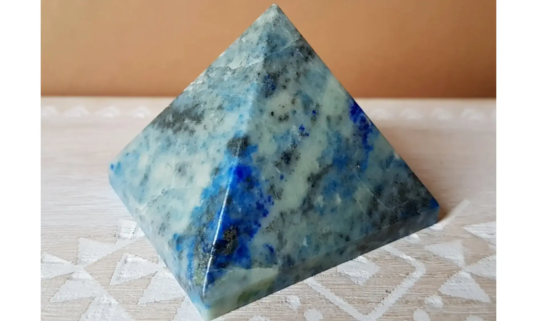 Pyramide Lapis lazuli pierre 6