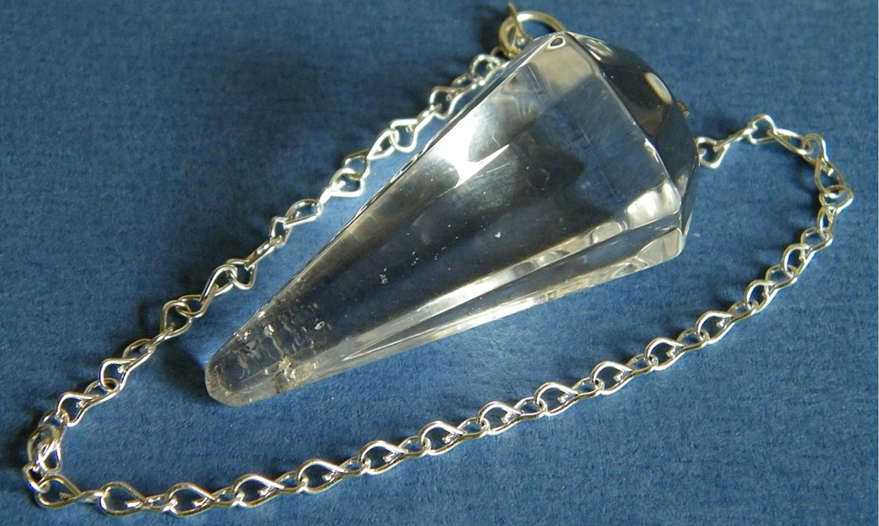 Cristal de Roche pierre pendule cône