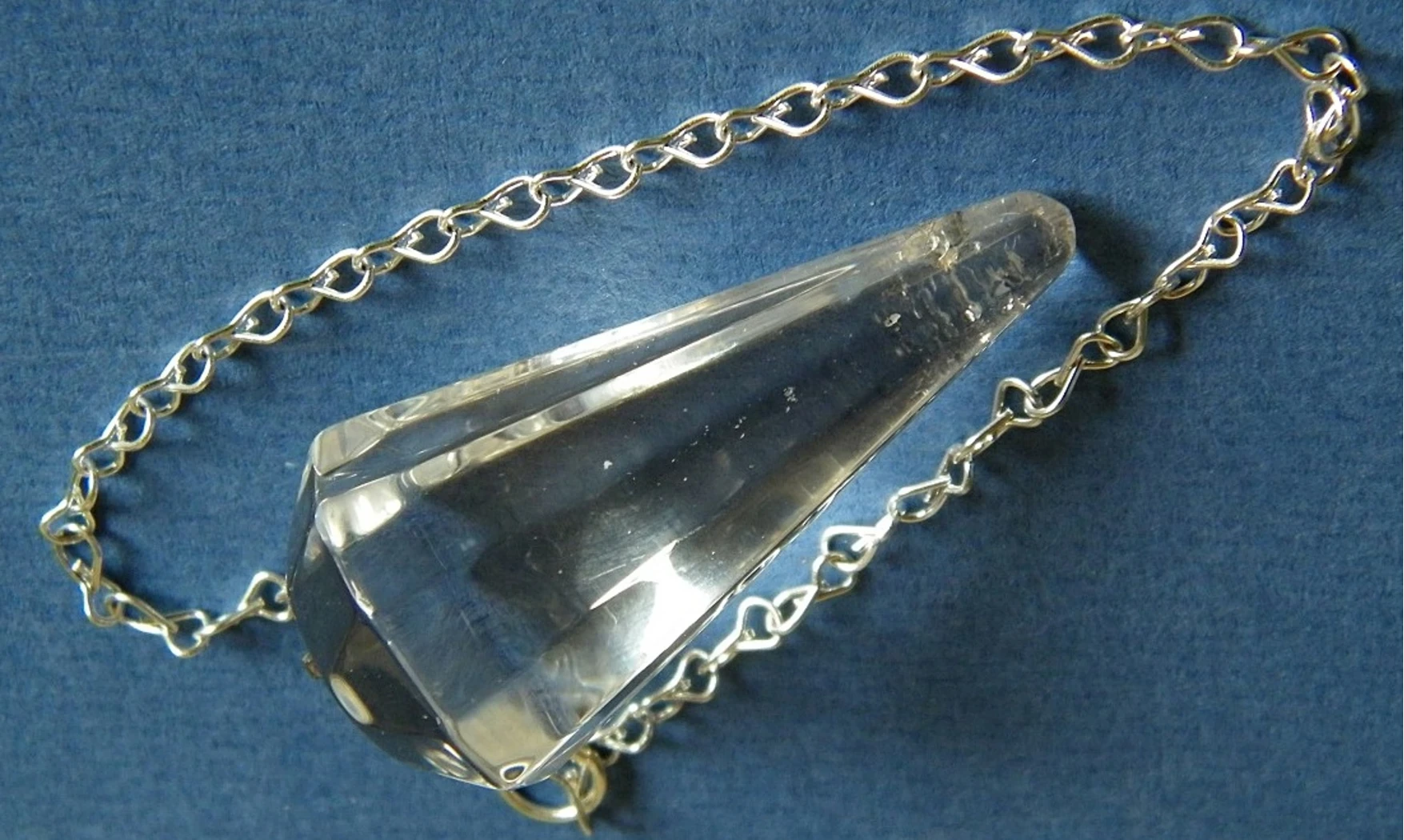 Cristal de Roche pierre pendule cône