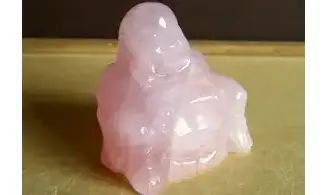 Quartz rose Bouddha pierre