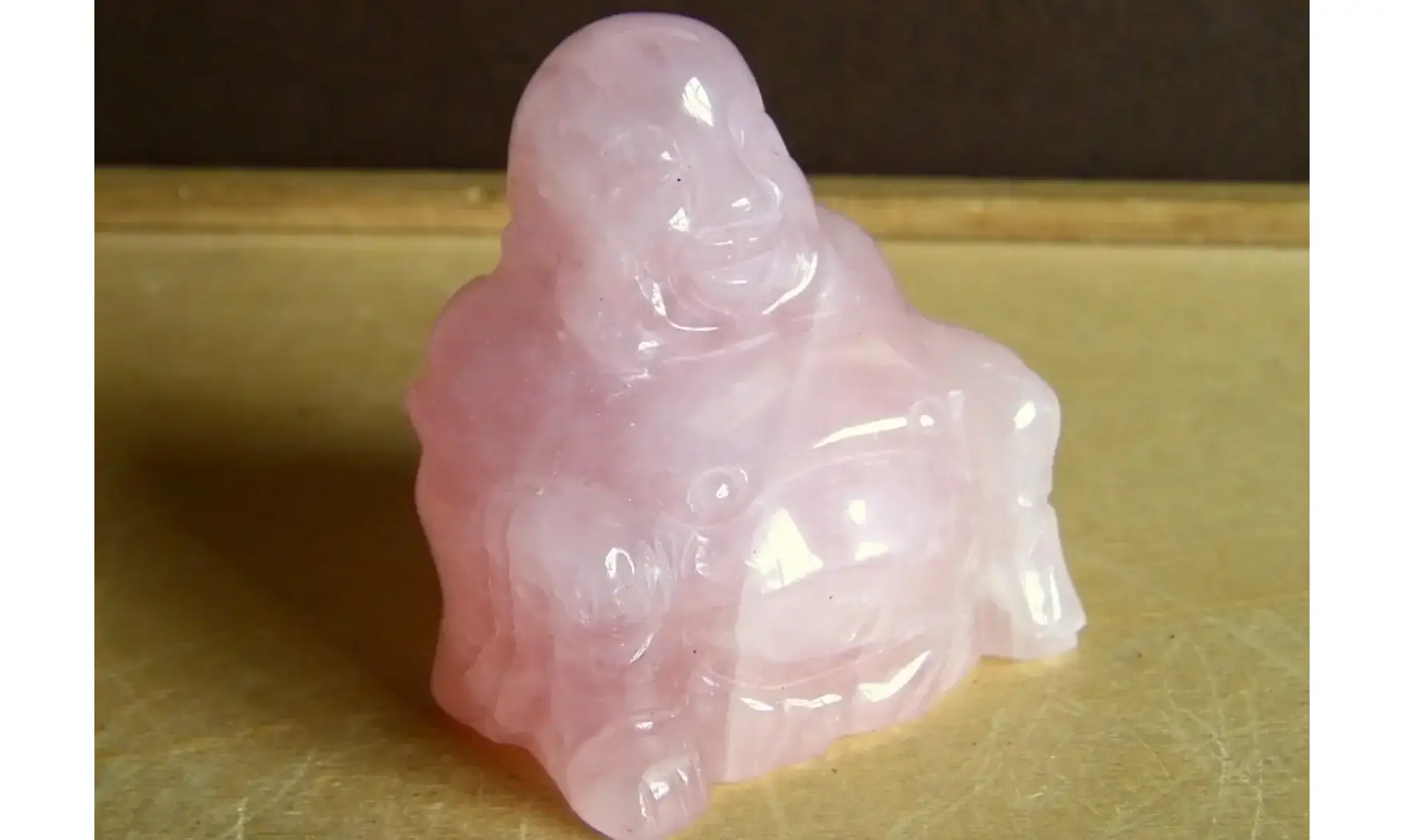 Quartz rose Bouddha pierre