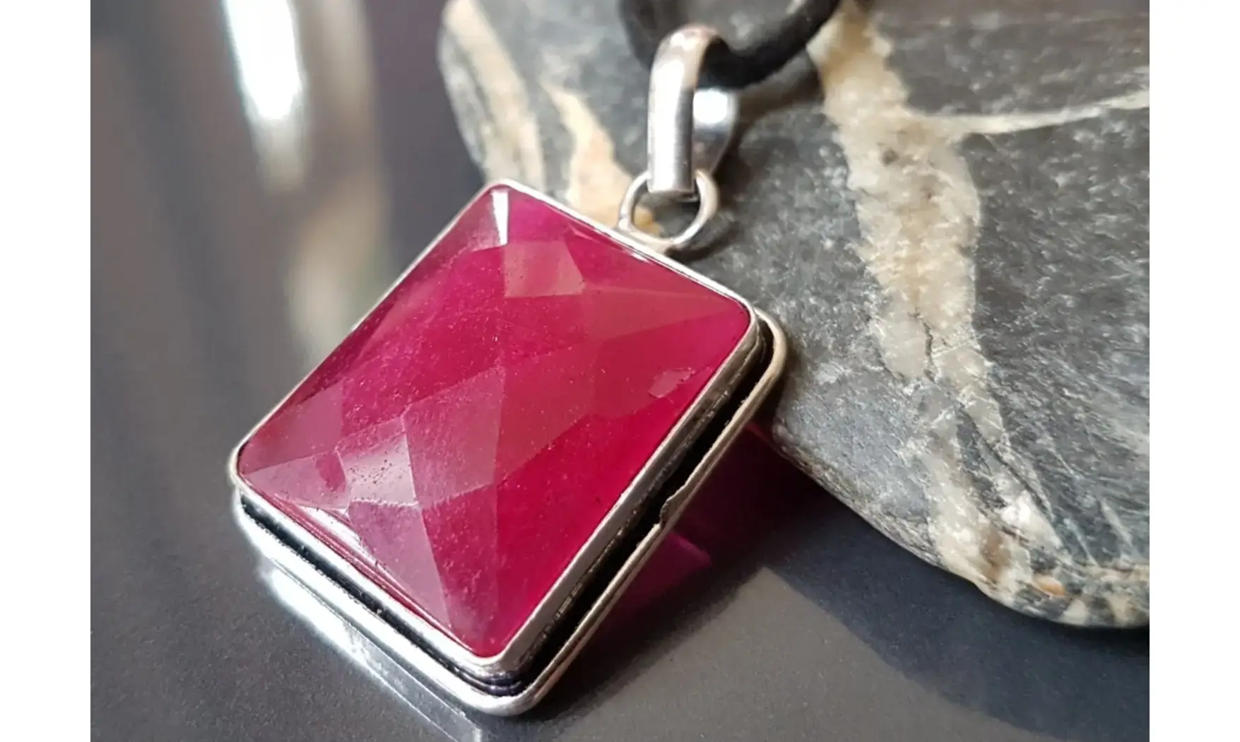 Rubis Indien pierre pendentif & Argent