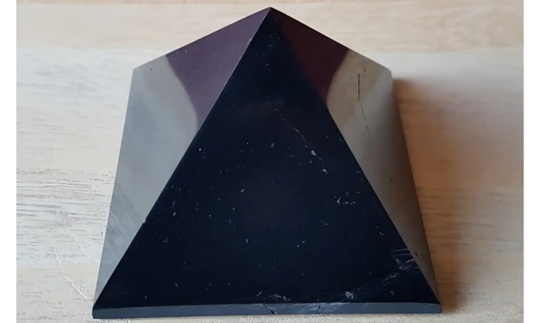 Pyramide Shungite pierre