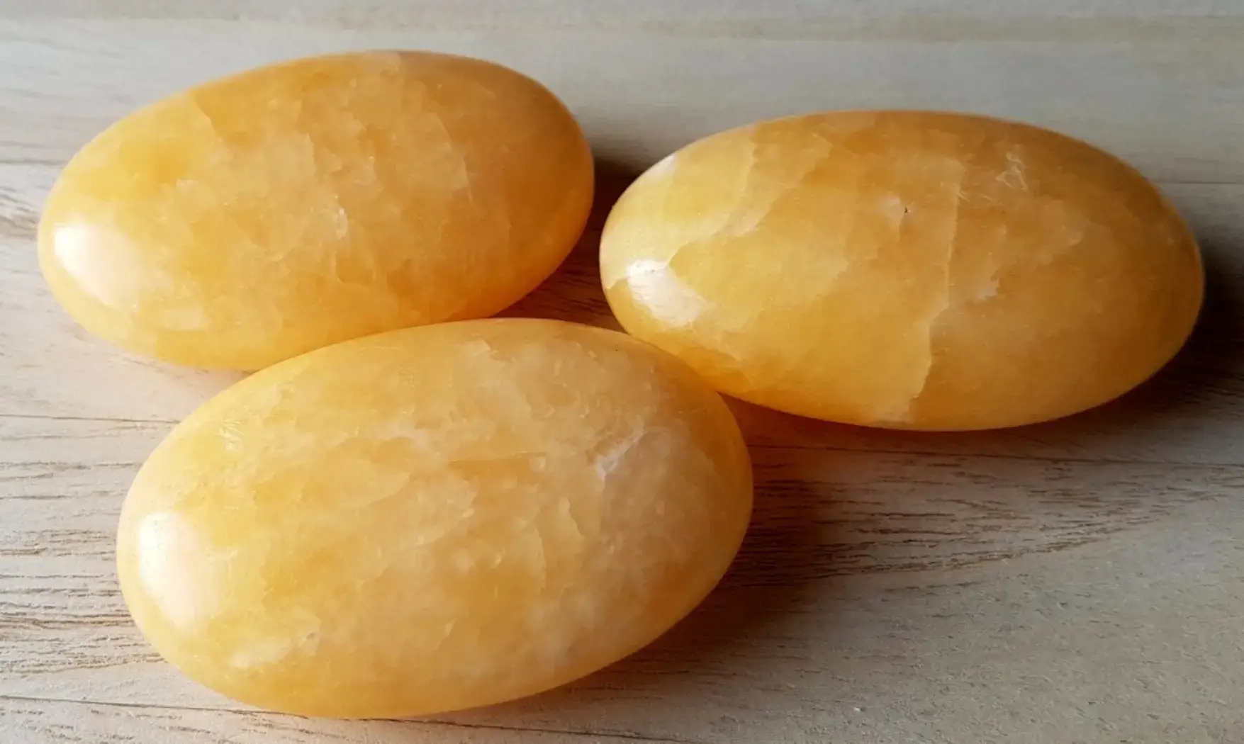 Calcite orange Galet pierre roulée