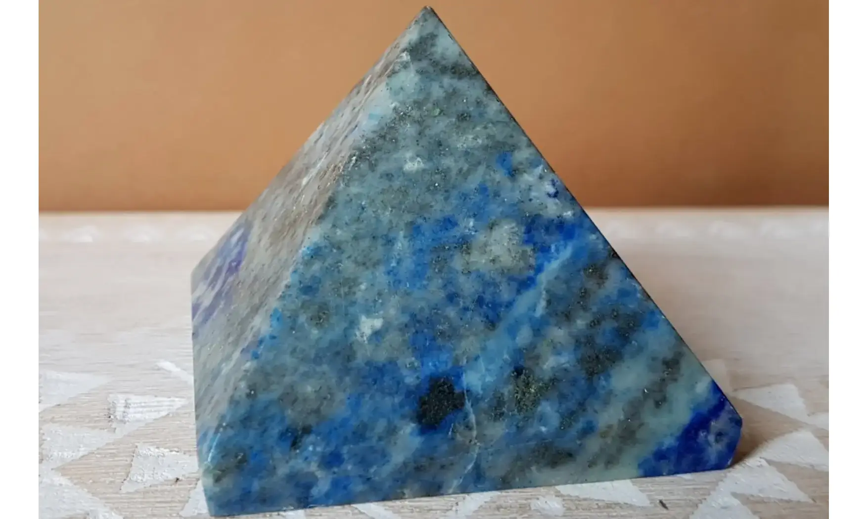 Pyramid Lapis lazuli