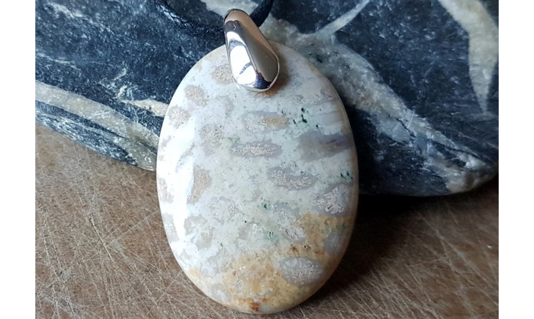 Corail fossile Galet pierre pendentif