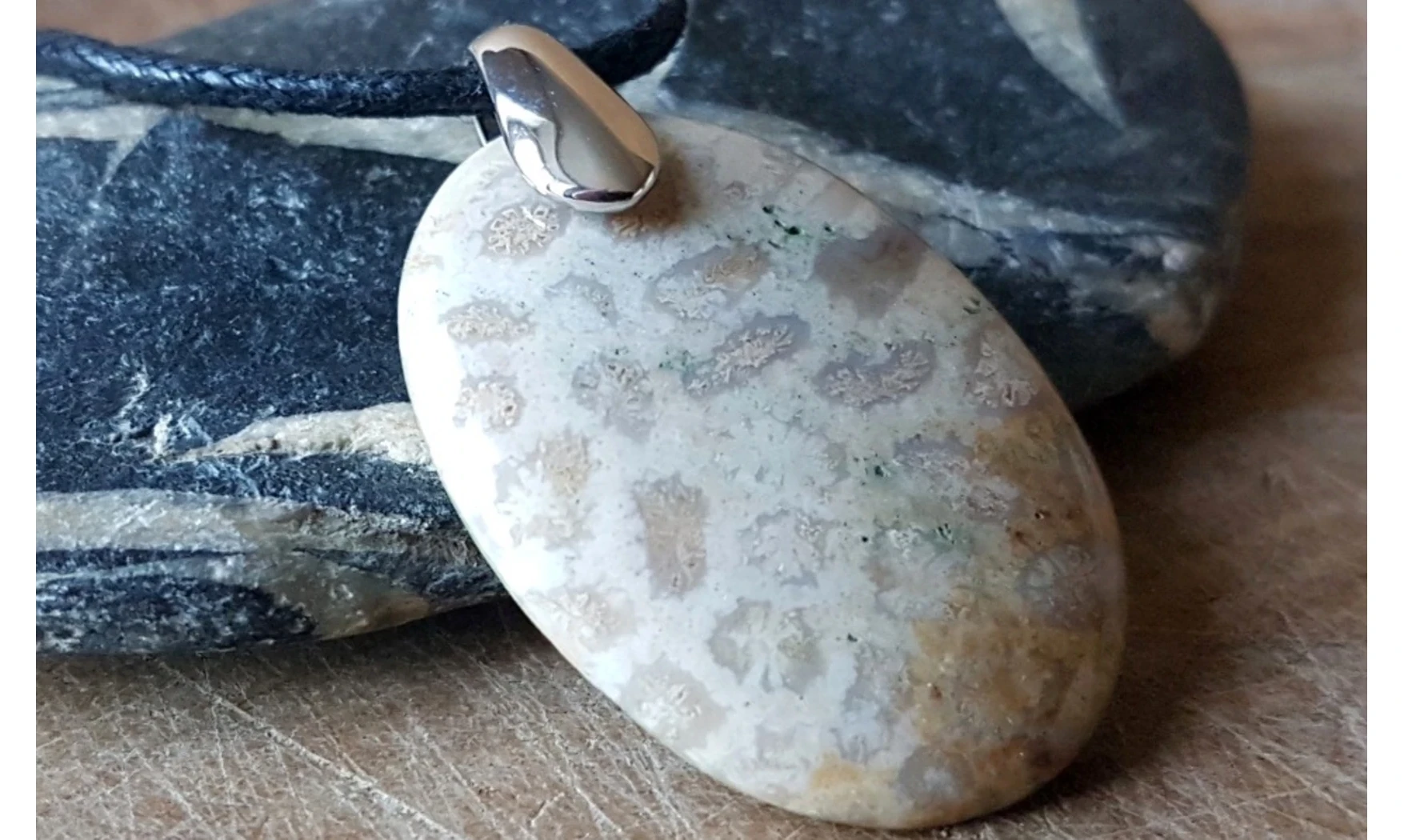 Corail fossile Galet pierre pendentif