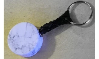Howlite blanche Discobole porte-clés
