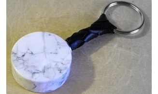 Howlite blanche Discobole porte-clés