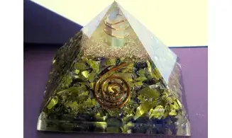 Oeil de Tigre Pyramide Orgonite pierres