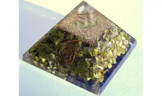 Oeil de Tigre Pyramide Orgonite pierres