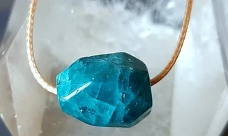 Apatite bleue Bloc percé pendentif