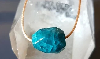 Apatite bleue Bloc percé pendentif