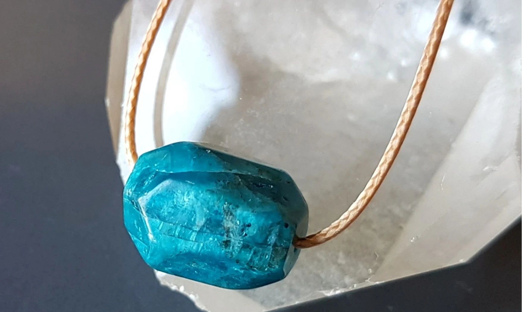 Apatite bleue Bloc percé pendentif