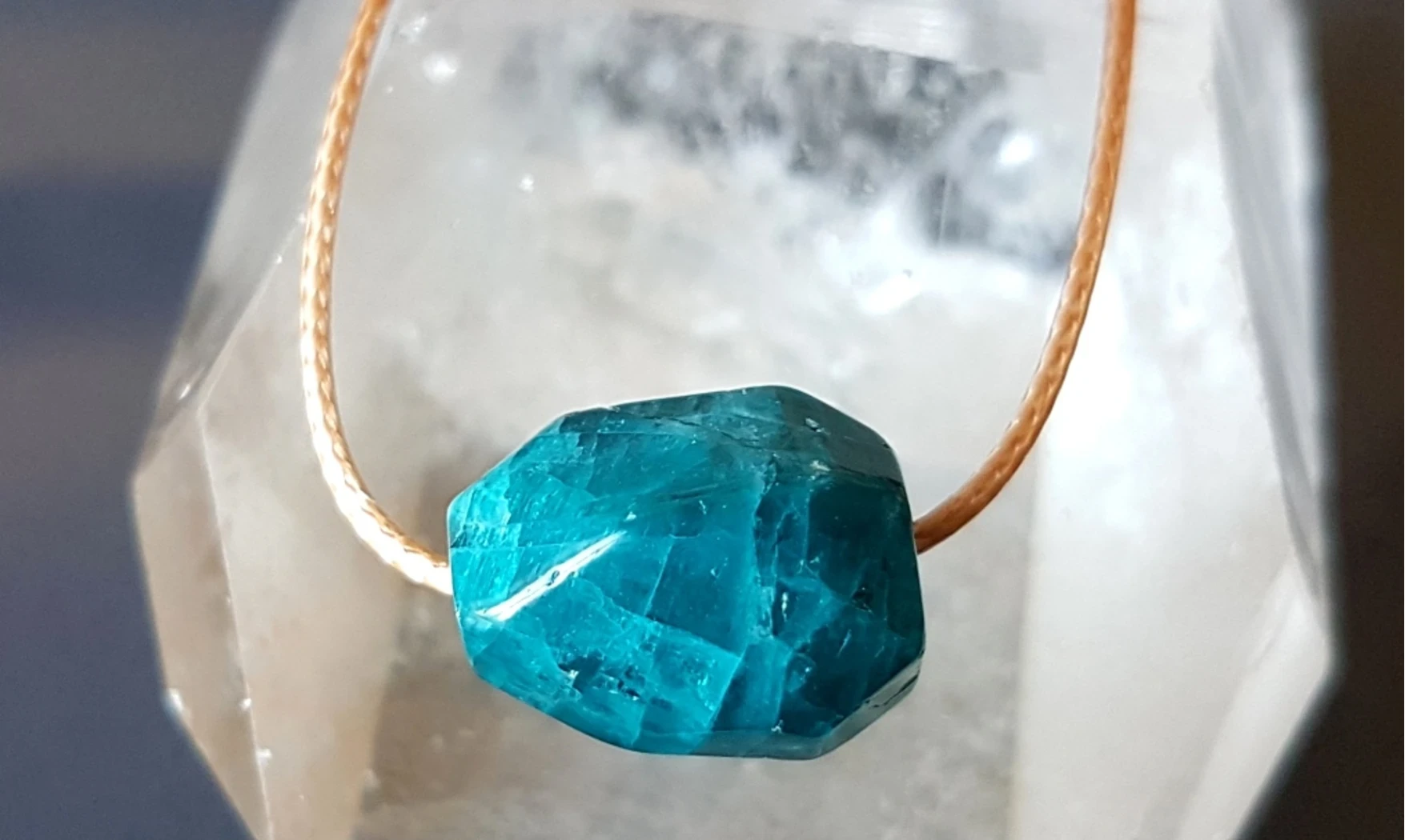 Apatite bleue Bloc percé pendentif