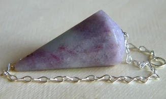 Lépidolite pierre pendule cône facetté