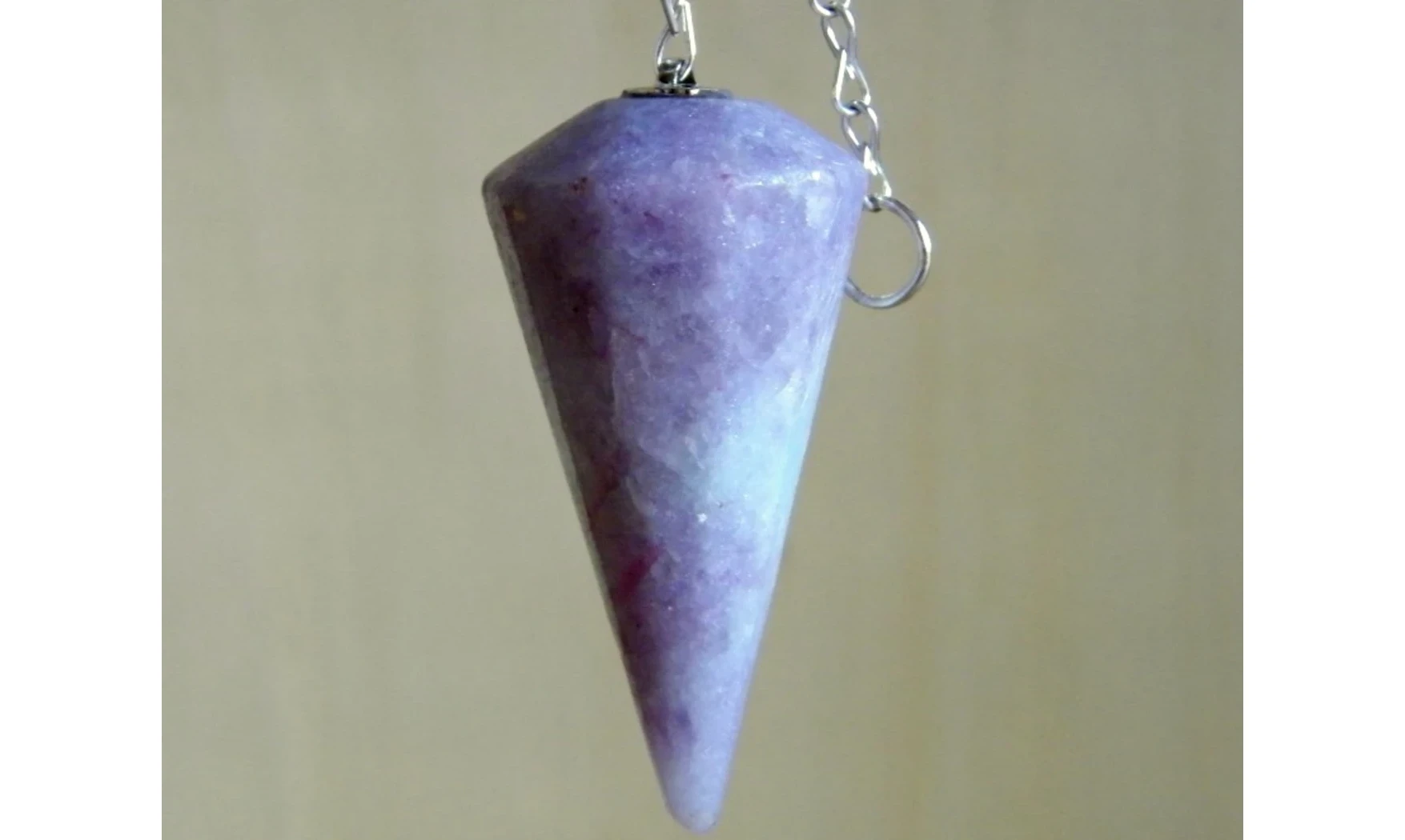 Lépidolite pierre pendule cône facetté