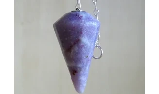 Lépidolite pierre pendule cône facetté