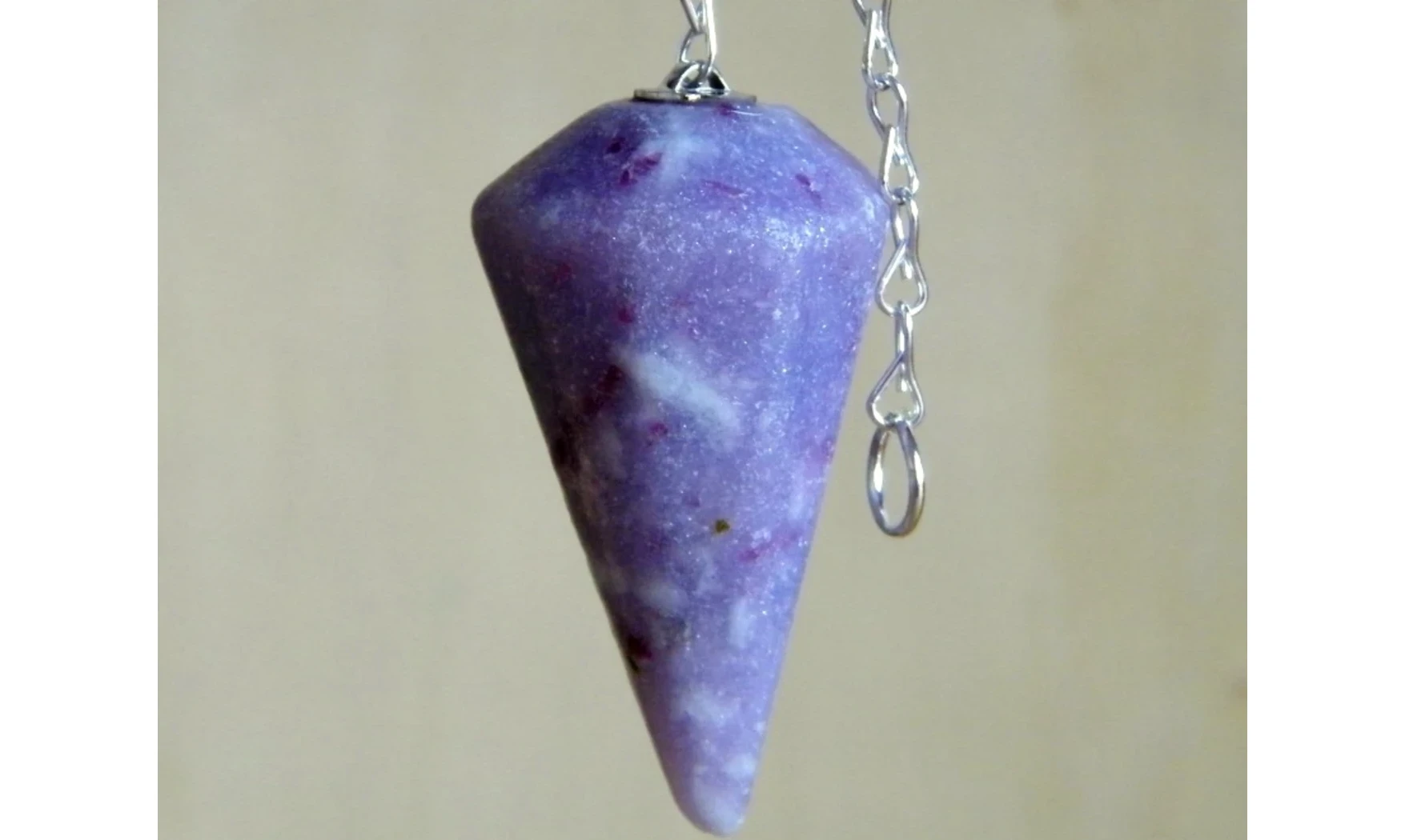 Lépidolite pierre pendule cône facetté