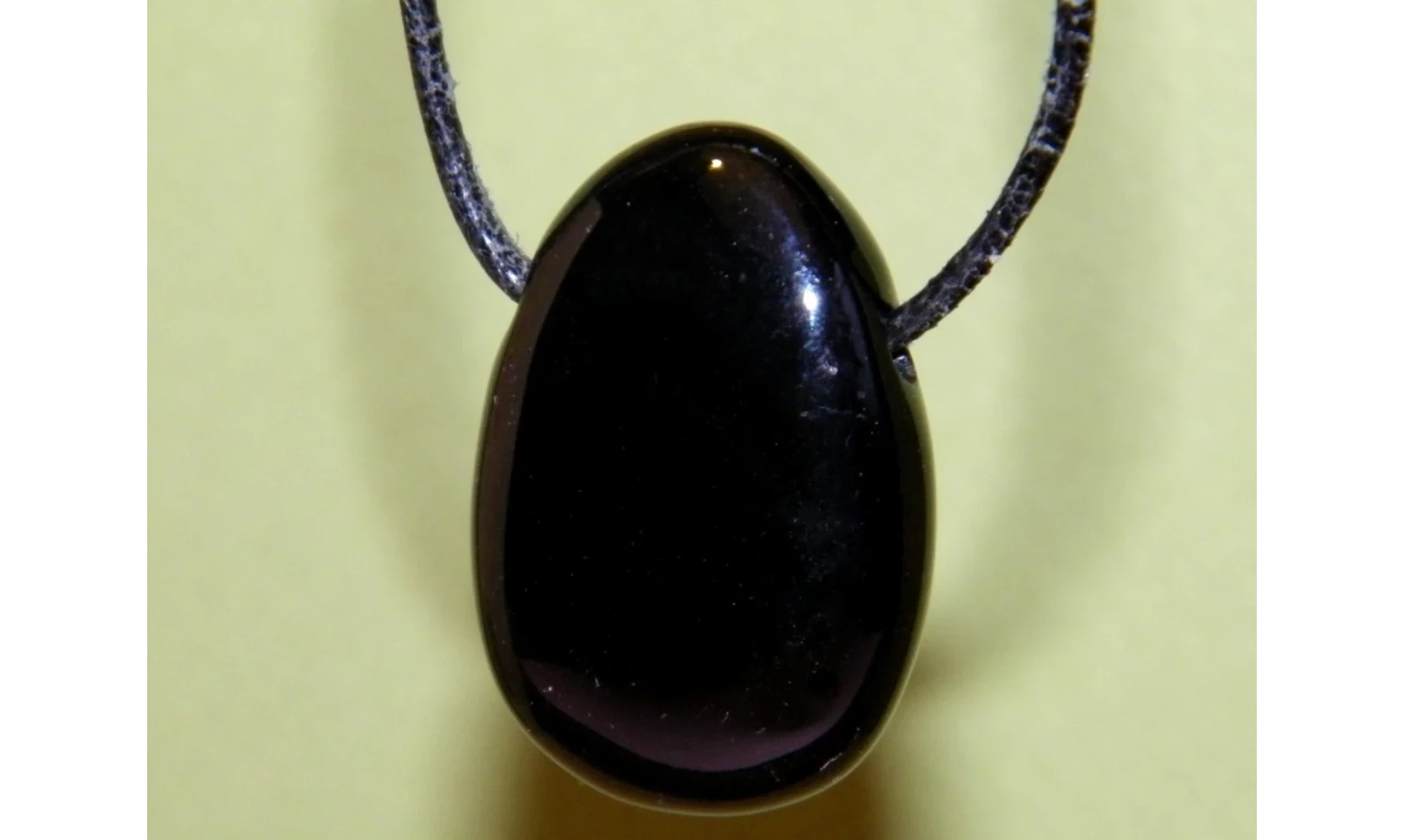 Onyx noir pierre percée pendentif