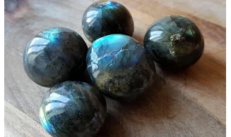 Labradorite pierre roulée