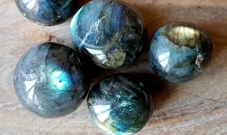 Labradorite pierre roulée