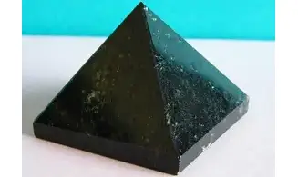 Pyramide Tourmaline noire pierre