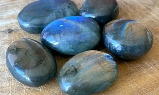 Labradorite pierre roulée
