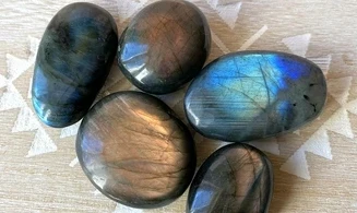 Labradorite pierre roulée