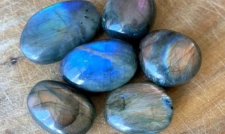 Labradorite pierre roulée