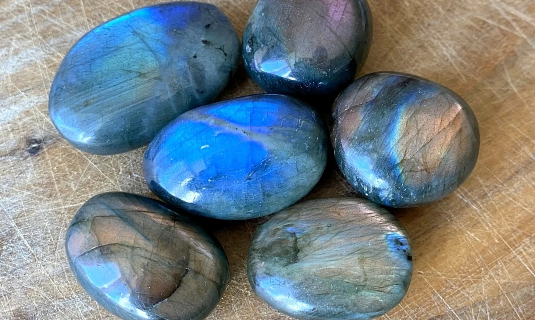 Labradorite pierre roulée
