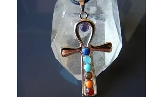 Croix de Vie pendentif 7 Chakras pierres