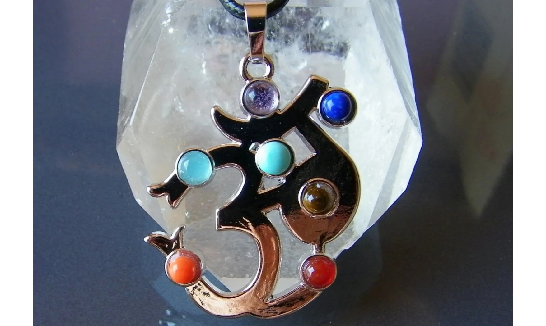 OM pendentif 7 Chakras pierres
