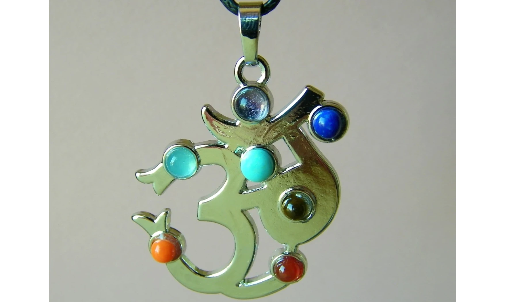 OM pendentif 7 Chakras pierres