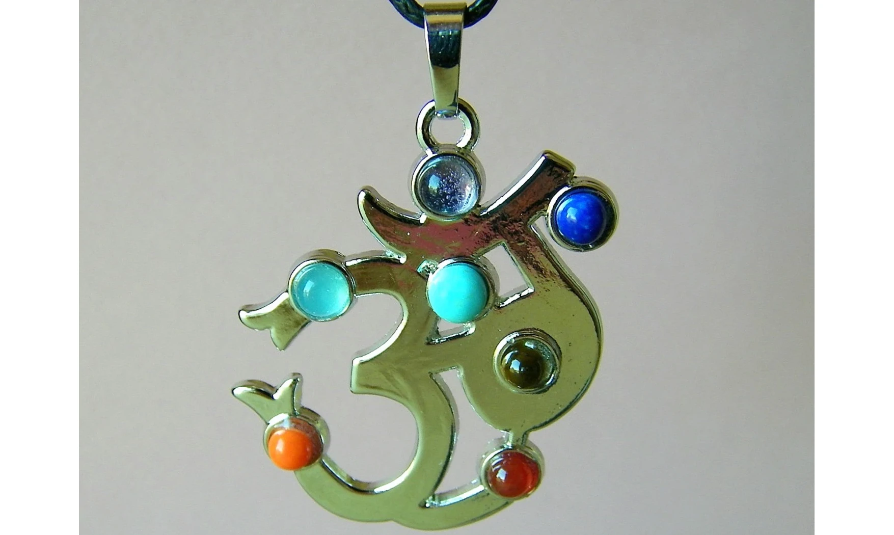 OM pendentif 7 Chakras pierres