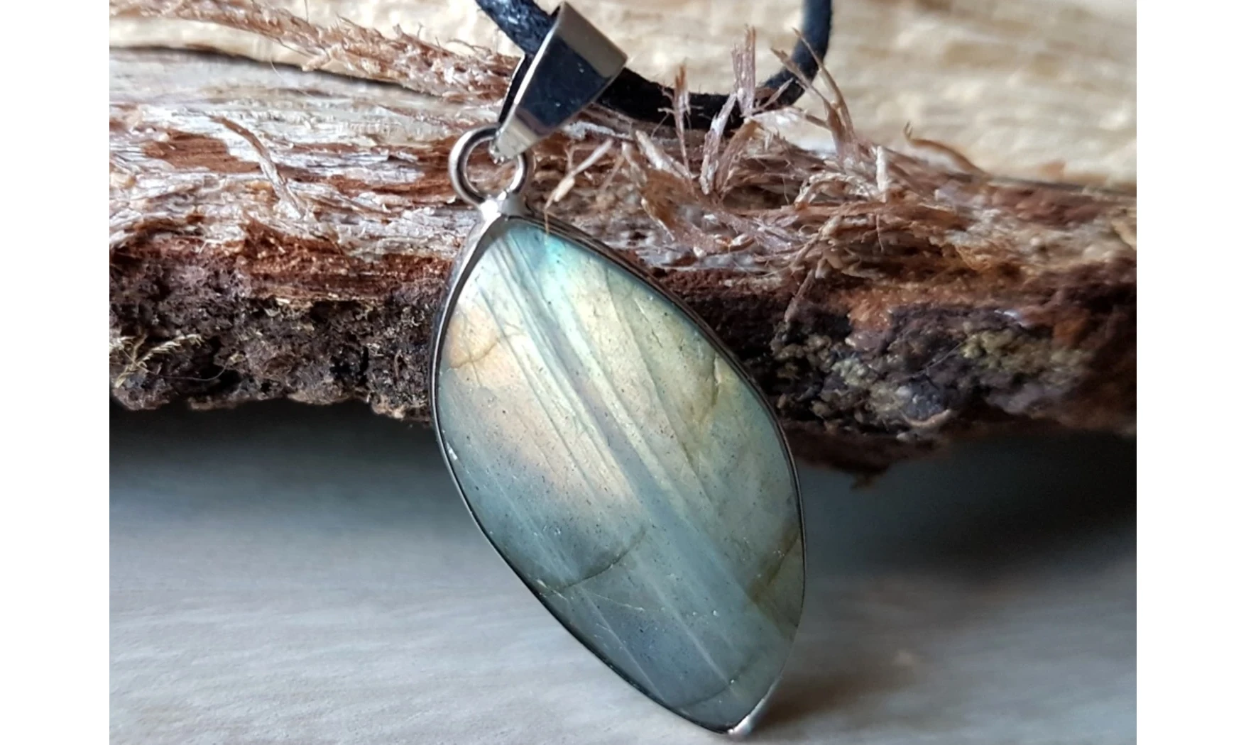 Labradorite pendentif cerclé pierre P2