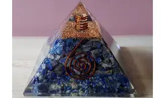 Lapis lazuli Pyramide Orgonite pierres
