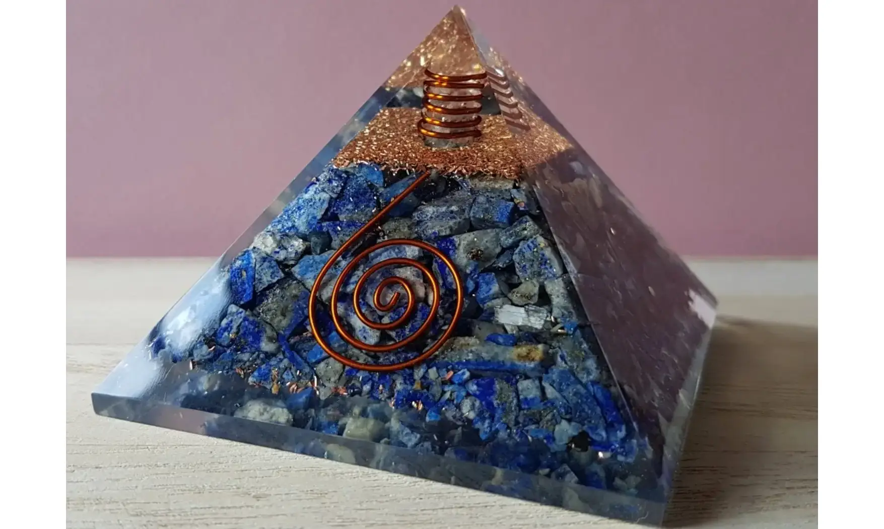 Lapis lazuli Pyramide Orgonite pierres