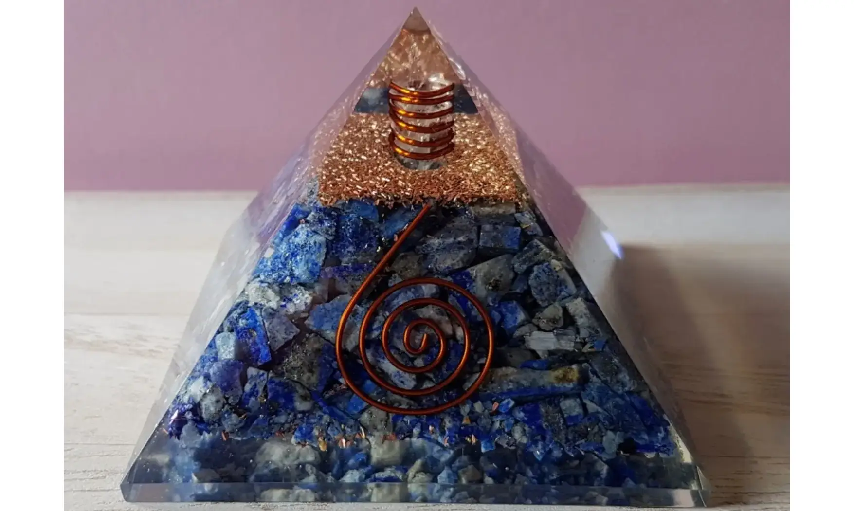 Lapis lazuli Pyramide Orgonite pierres