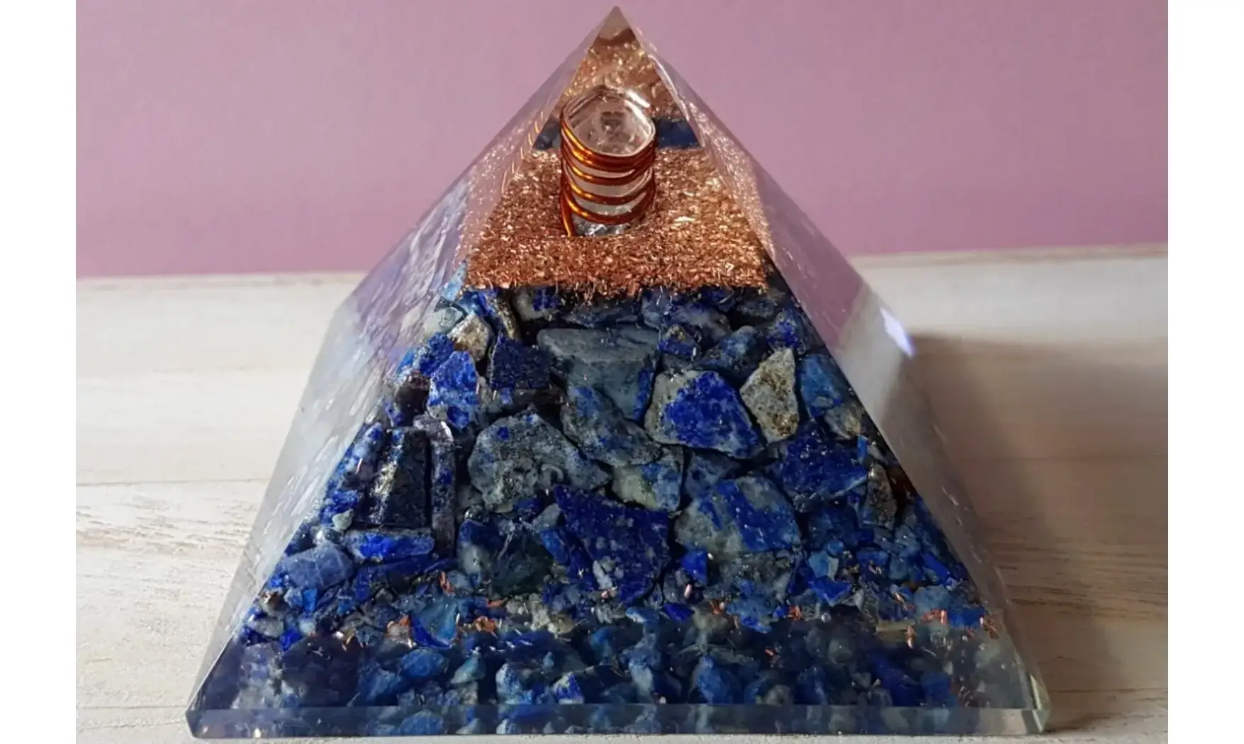 Lapis lazuli Pyramide Orgonite pierres