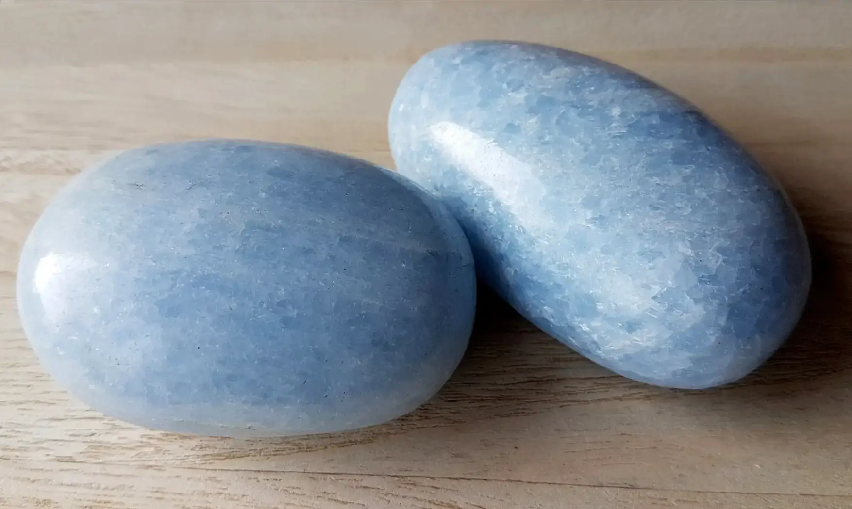 Calcite bleue Galet pierre roulée